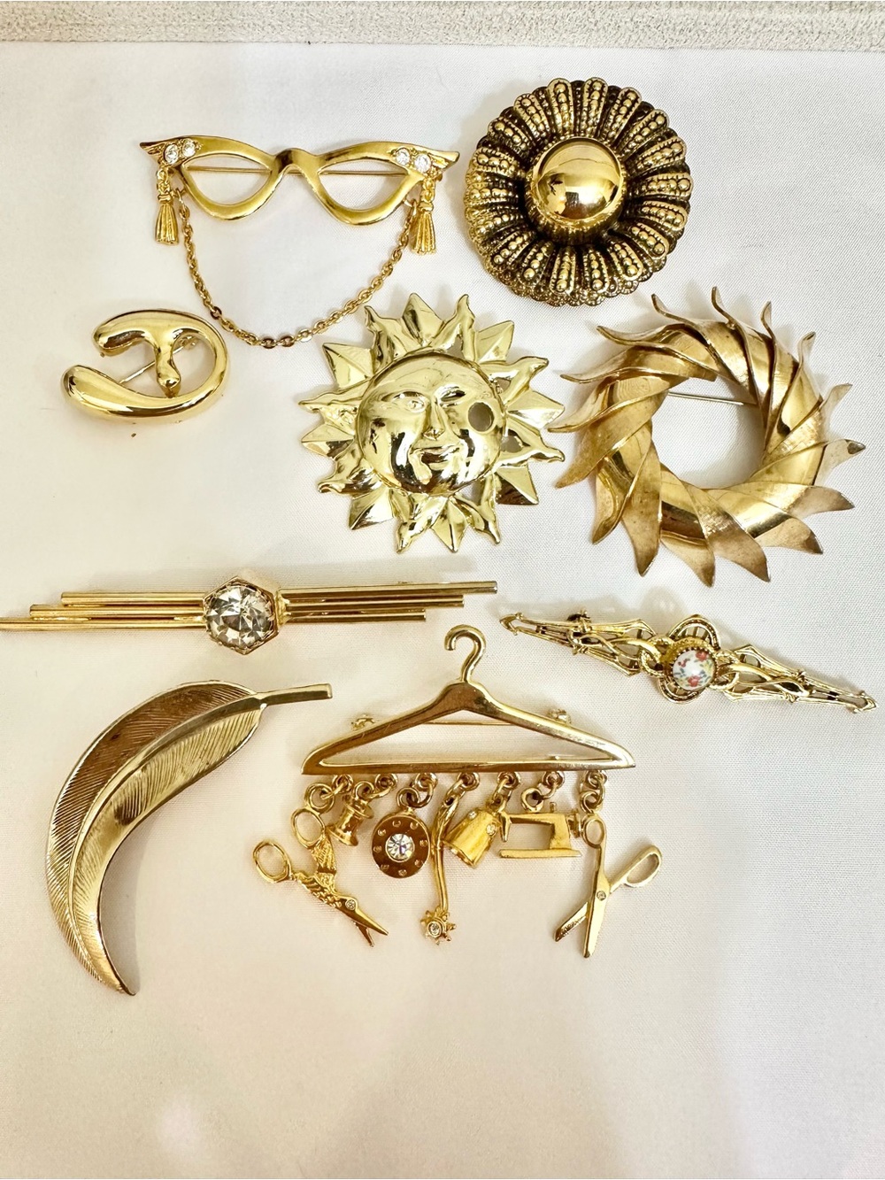 Gold-Tone Decorative Brooch Lot - Assorted Vintage-Inspired Pins (9 pcs)